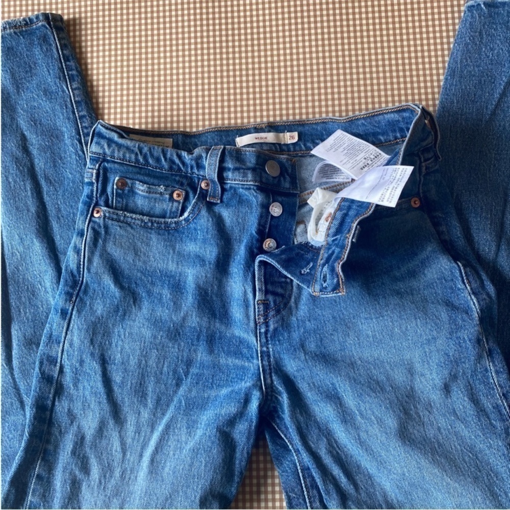 Levi's Wedgie fit Button Fly denim‎ jeans. Size 26 - Picture 15 of 16